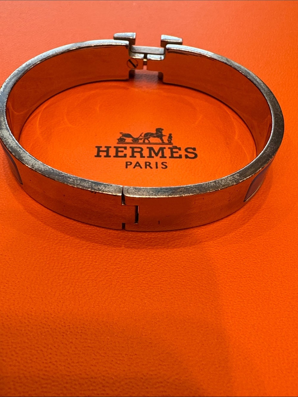 Hermes women’s Clic H Bracelet in blue and Silver - Picture 3 of 5